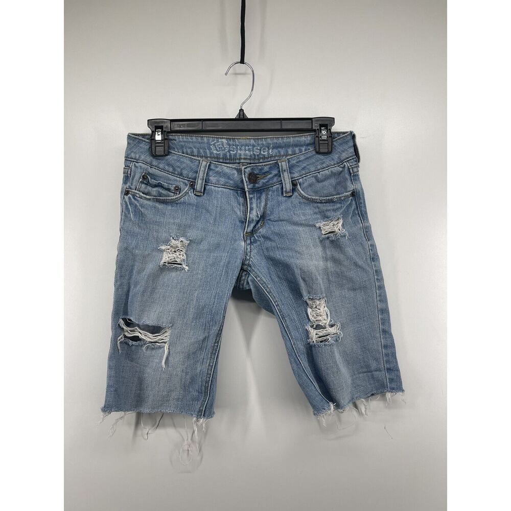 B Bullhead Size 1 Long Short Distressed Light Wash Denim Jean Bermuda Shorts